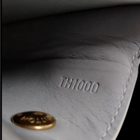 Vintage Louis Vuitton LV Crossbody Walker bag Yellow Vernis - Picture 8 of 12